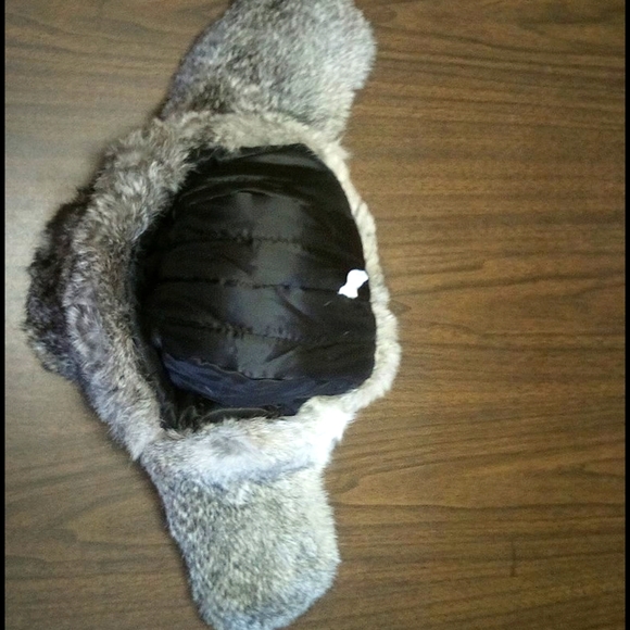 Leather & Fur Hat|Reversible with ear covering.